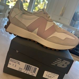 New Balance 327 Womens Sneakers Shoes Moonbeam & December Sky size 11 NEW